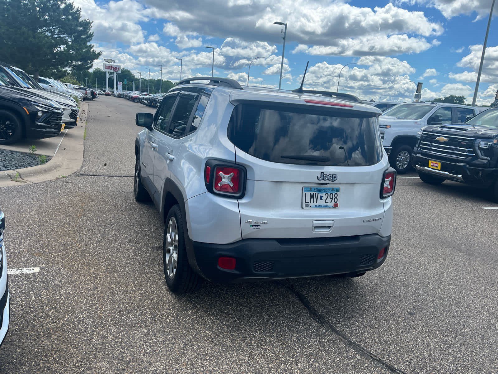 Used 2019 Glacier Metallic Jeep Limited image 5
