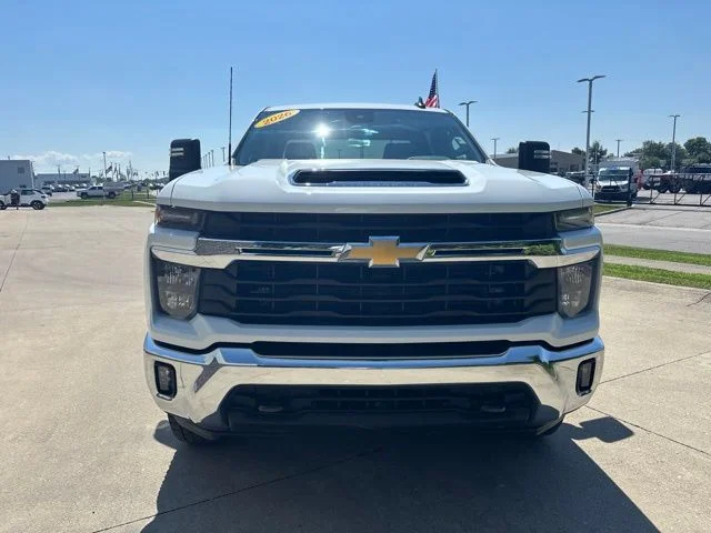 Used 2026 Summit White Chevrolet LT image 5