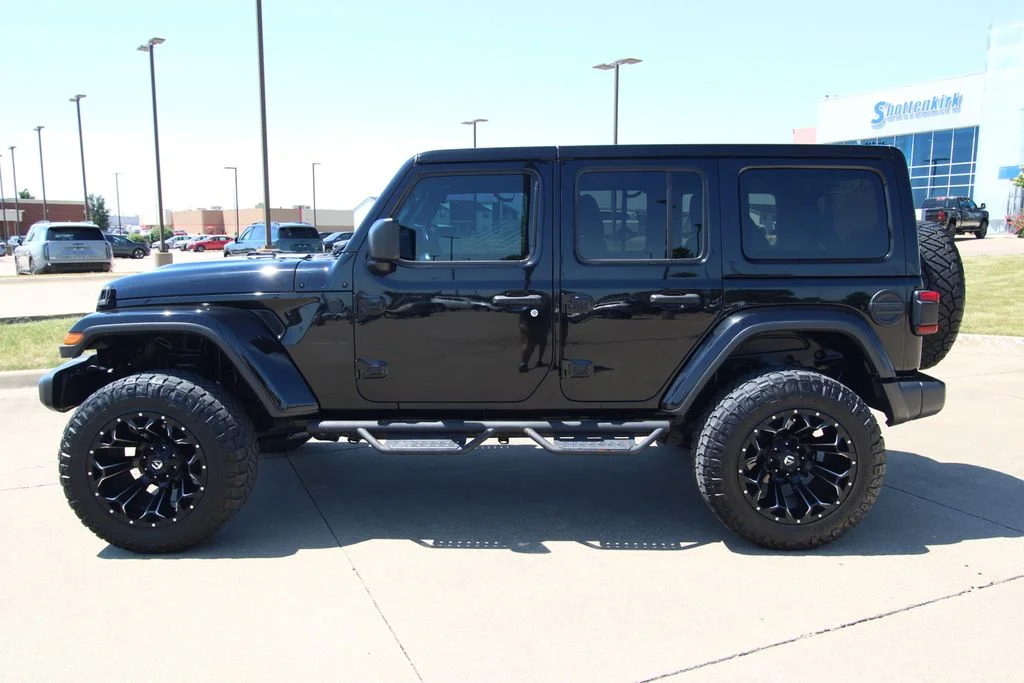 Used 2019 Black Jeep Unlimited Sahara image 18