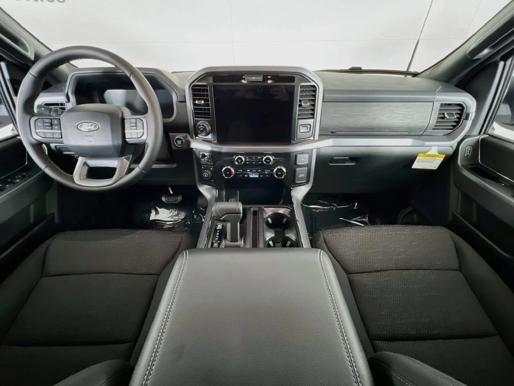 New 2026 Oxford White Ford XLT image 6