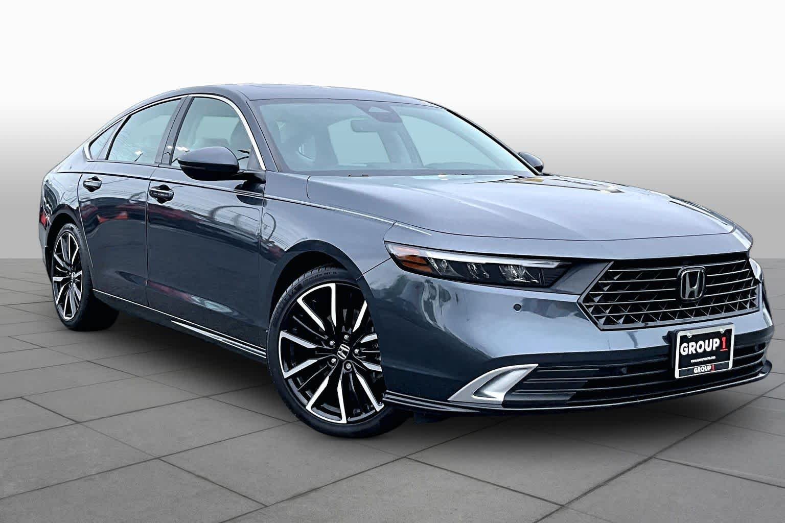 Used 2023 Meteorite Gray Metallic Honda Touring image 3