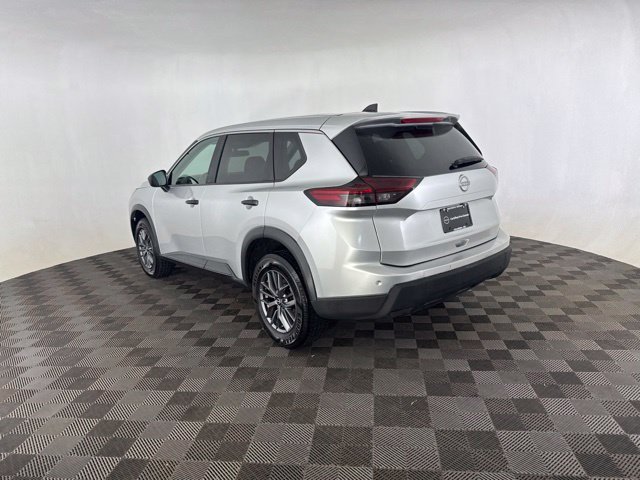 Used 2024 Silver Nissan S image 7