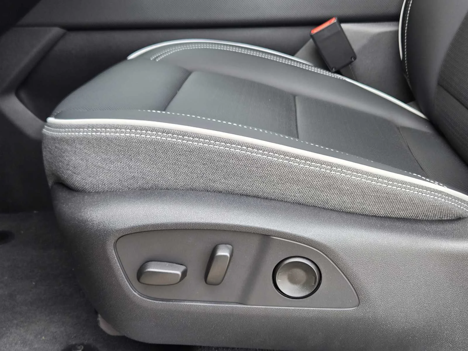 2026 GMC Sierra EV Elevation - Photo 16