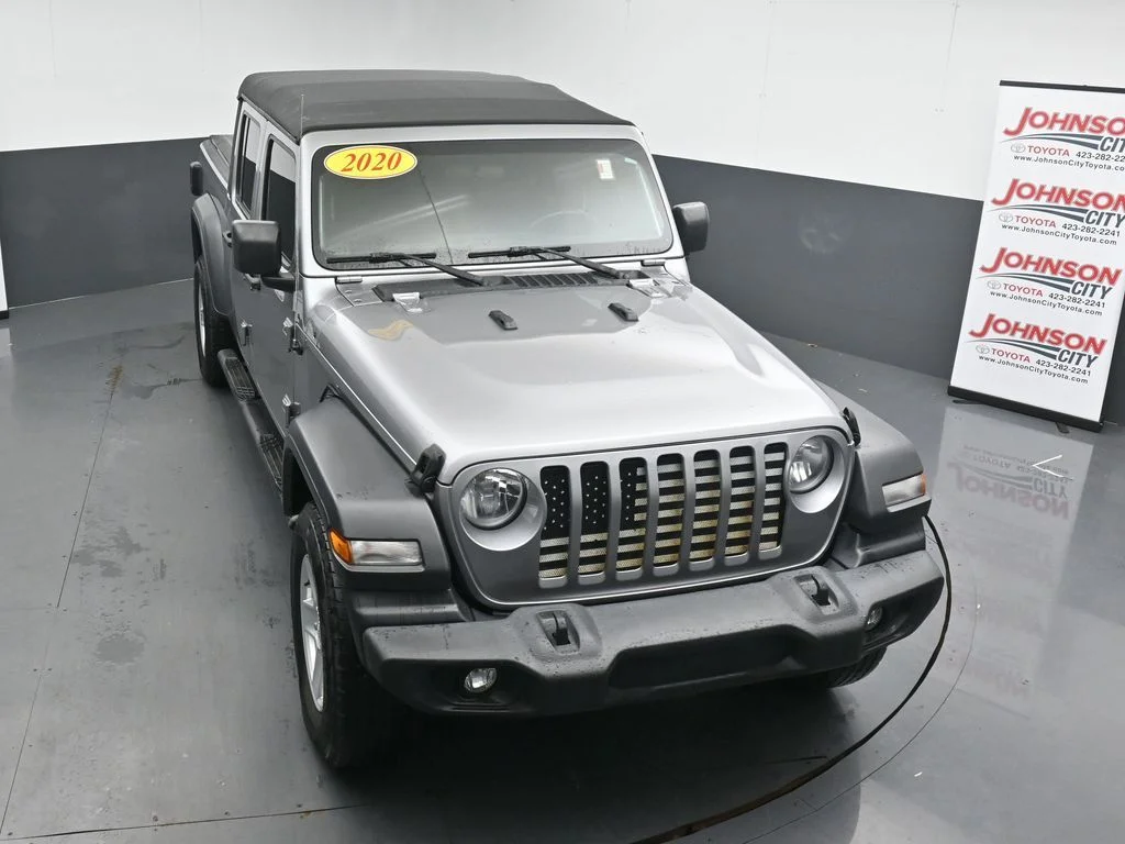 Used 2020 Silver Jeep Sport image 25