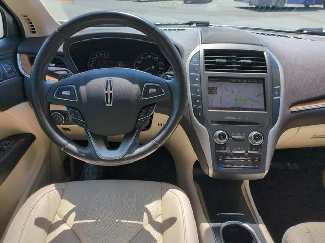 Used 2015 White Lincoln Base image 30