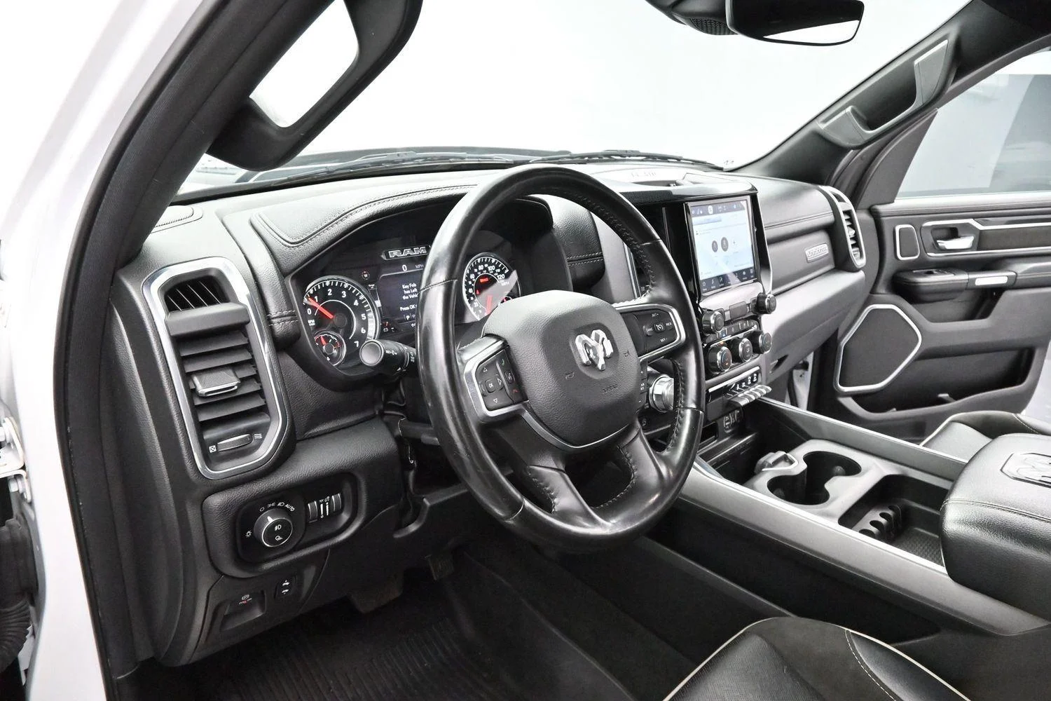 Used 2022 White Ram Laramie image 13