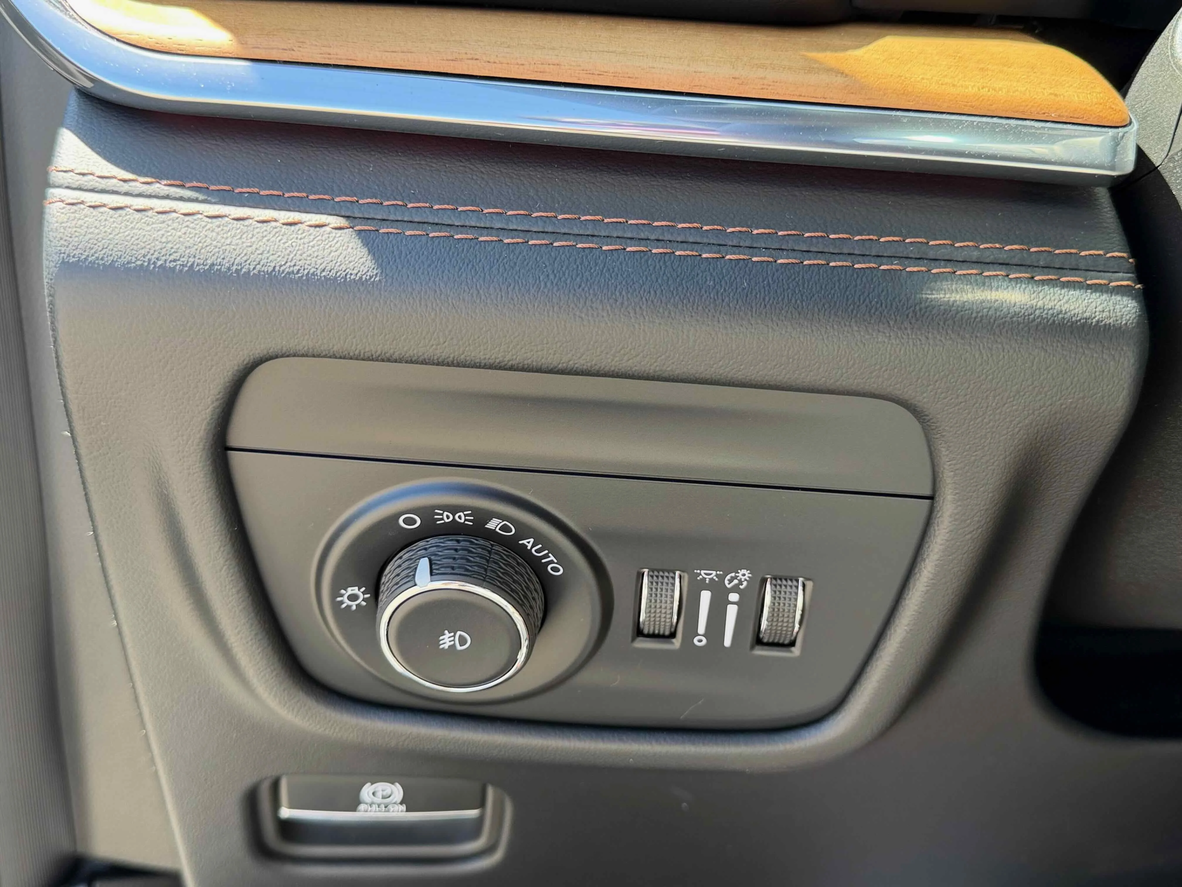 Used 2024 Silver Zynith Jeep Summit Reserve image 27