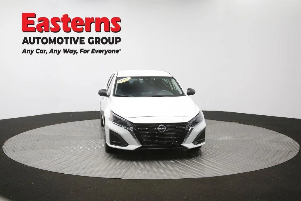 Used 2025 White Nissan 2.5 SV image 55