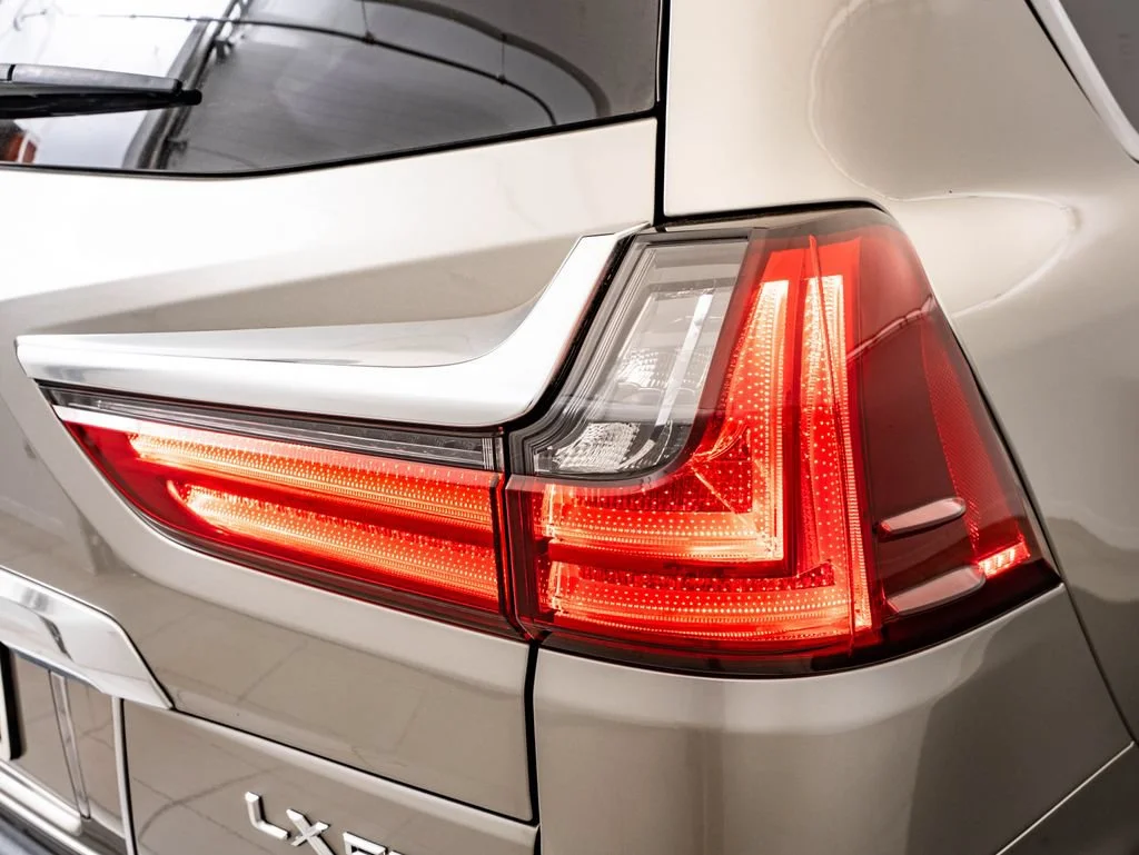 Certified Used 2021 Atomic Silver Lexus 570 image 9