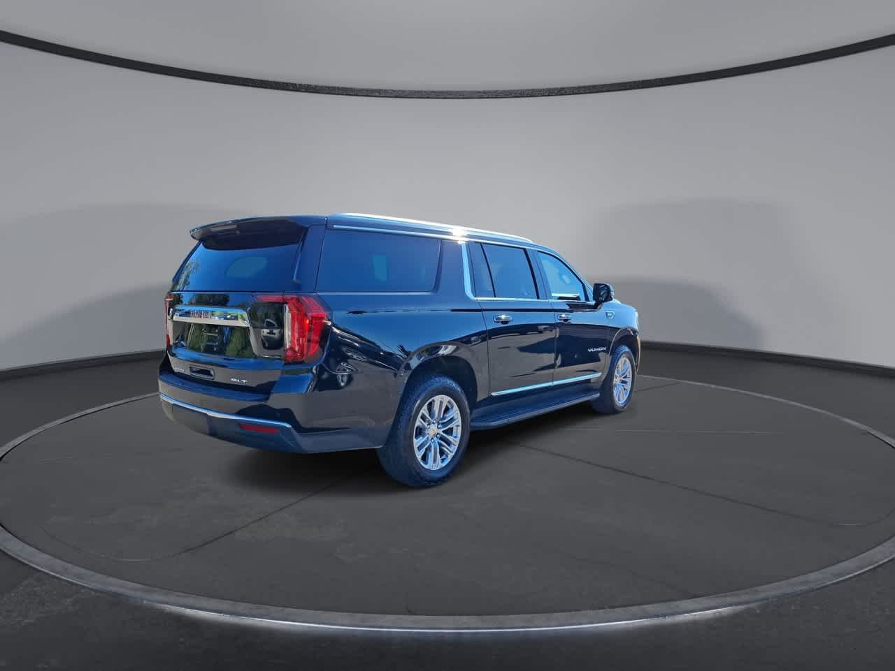 Used 2024 Onyx Black GMC SLT image 8