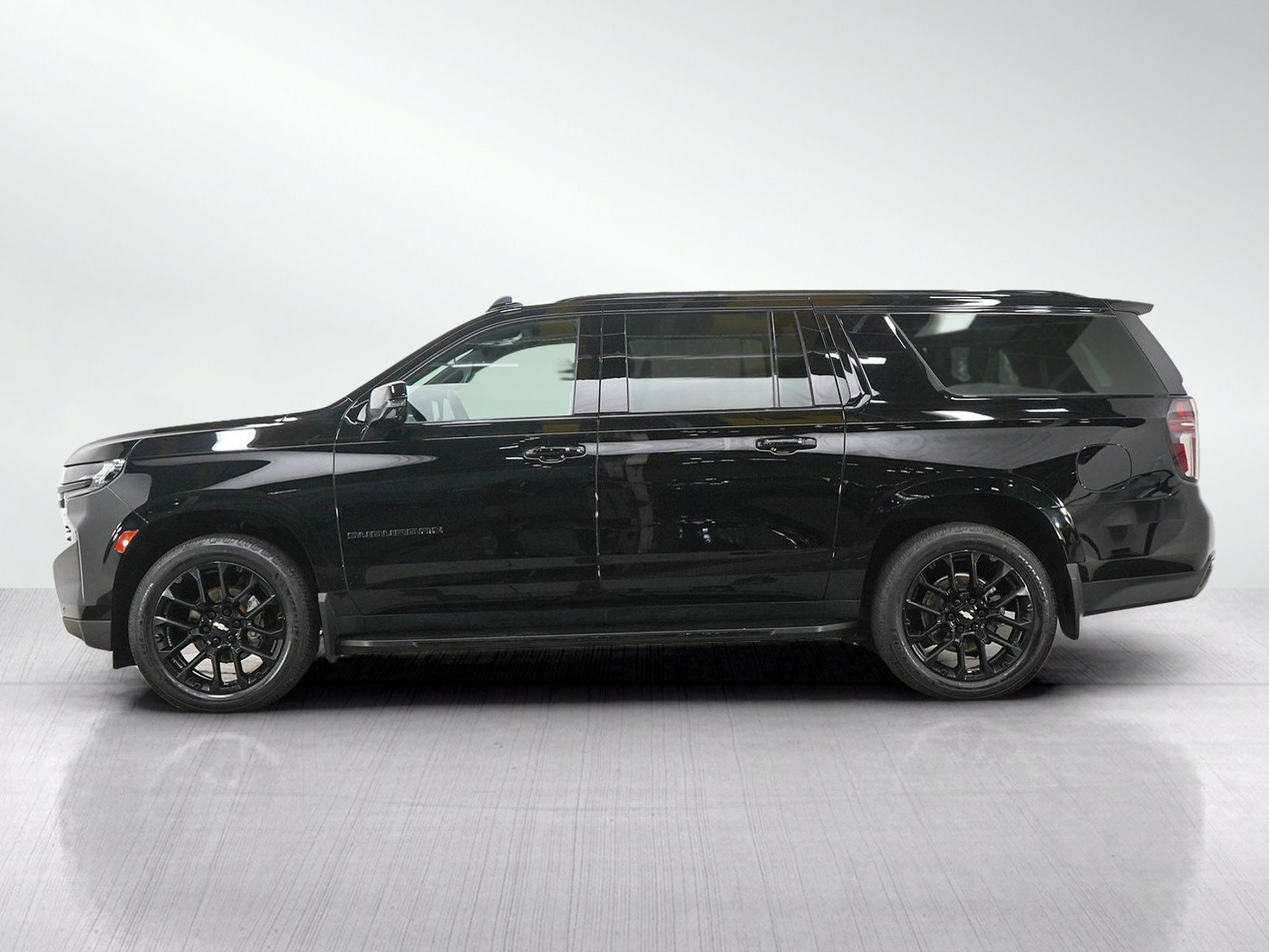Used 2023 Chevrolet Suburban RST with VIN 1GNSKEKD2PR390077 for sale in White Bear Lake, Minnesota