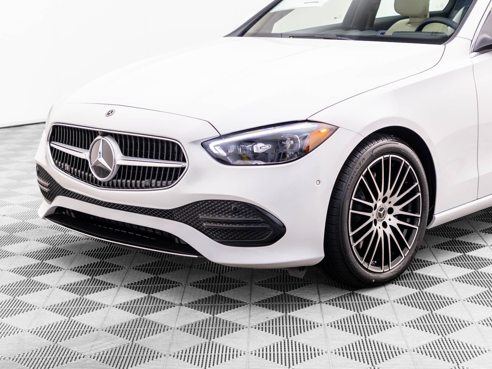 New 2026 MANUFAKTUR Moonlight White Metallic Mercedes-Benz C 300 image 89