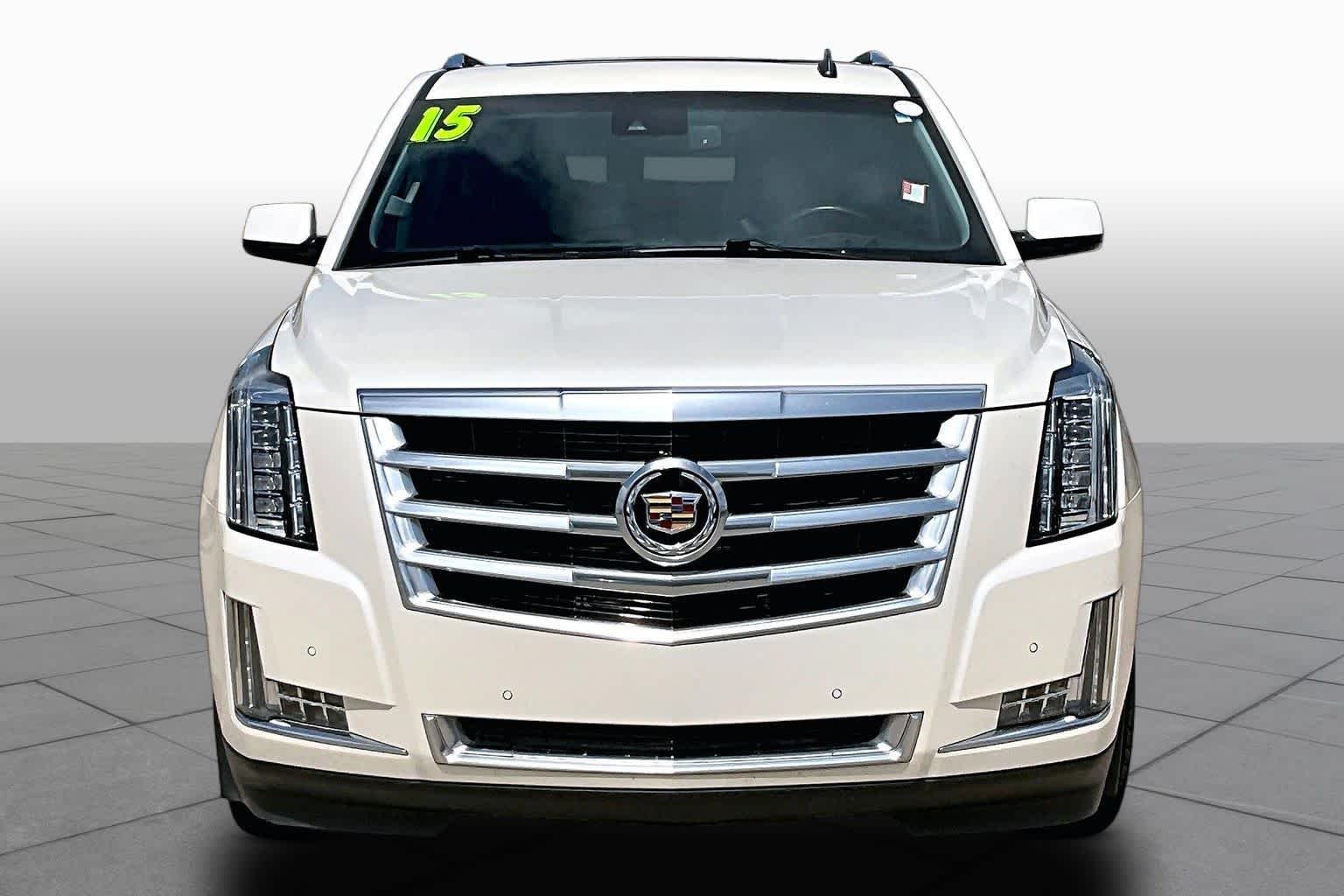 Used 2015 White Diamond Tricoat Cadillac Luxury image 3