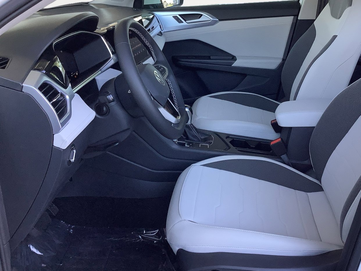 New 2026 Pure White Volkswagen SE image 21