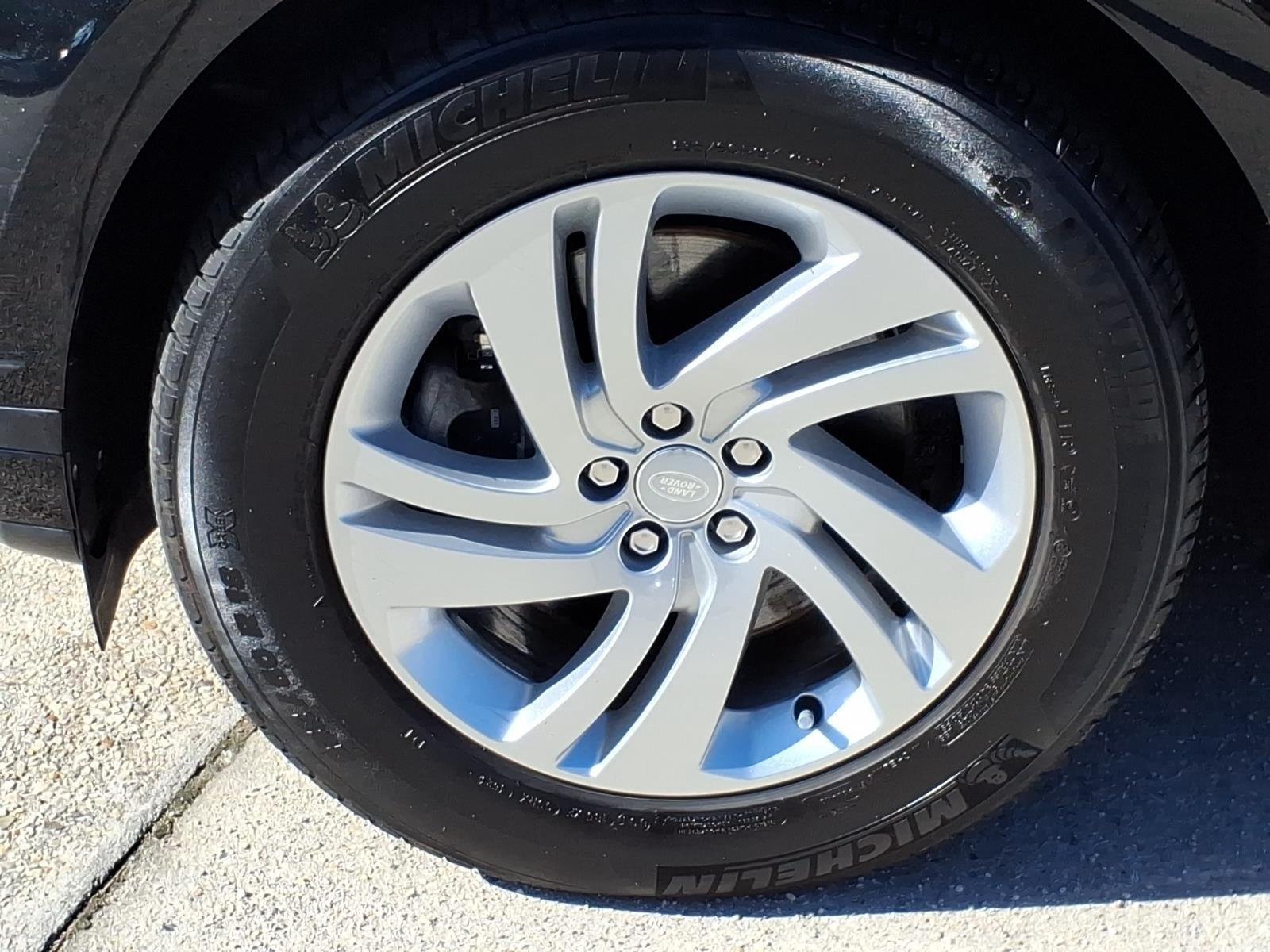 Used 2024 Santorini Black Metallic Land Rover Core S image 4