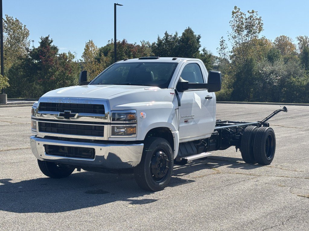 Used 2024 White Chevrolet Work Truck image 5
