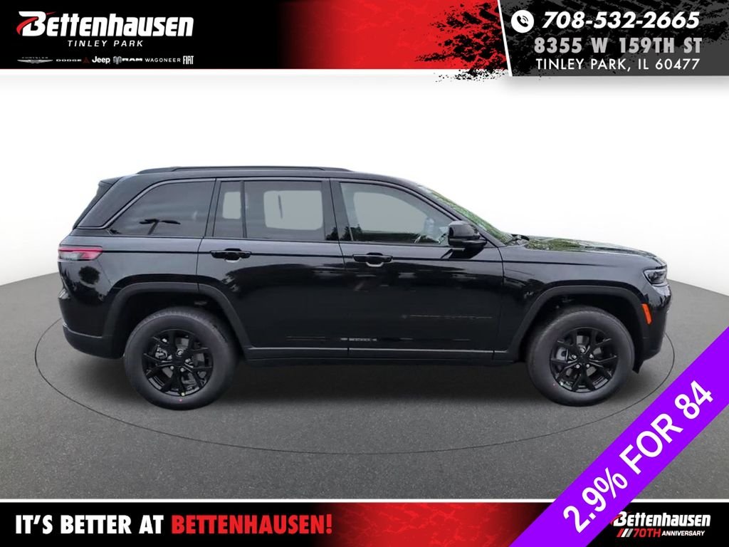 New 2026 Diamond Black Crystal Pearl-Coat Exterior Paint Jeep Laredo image 6