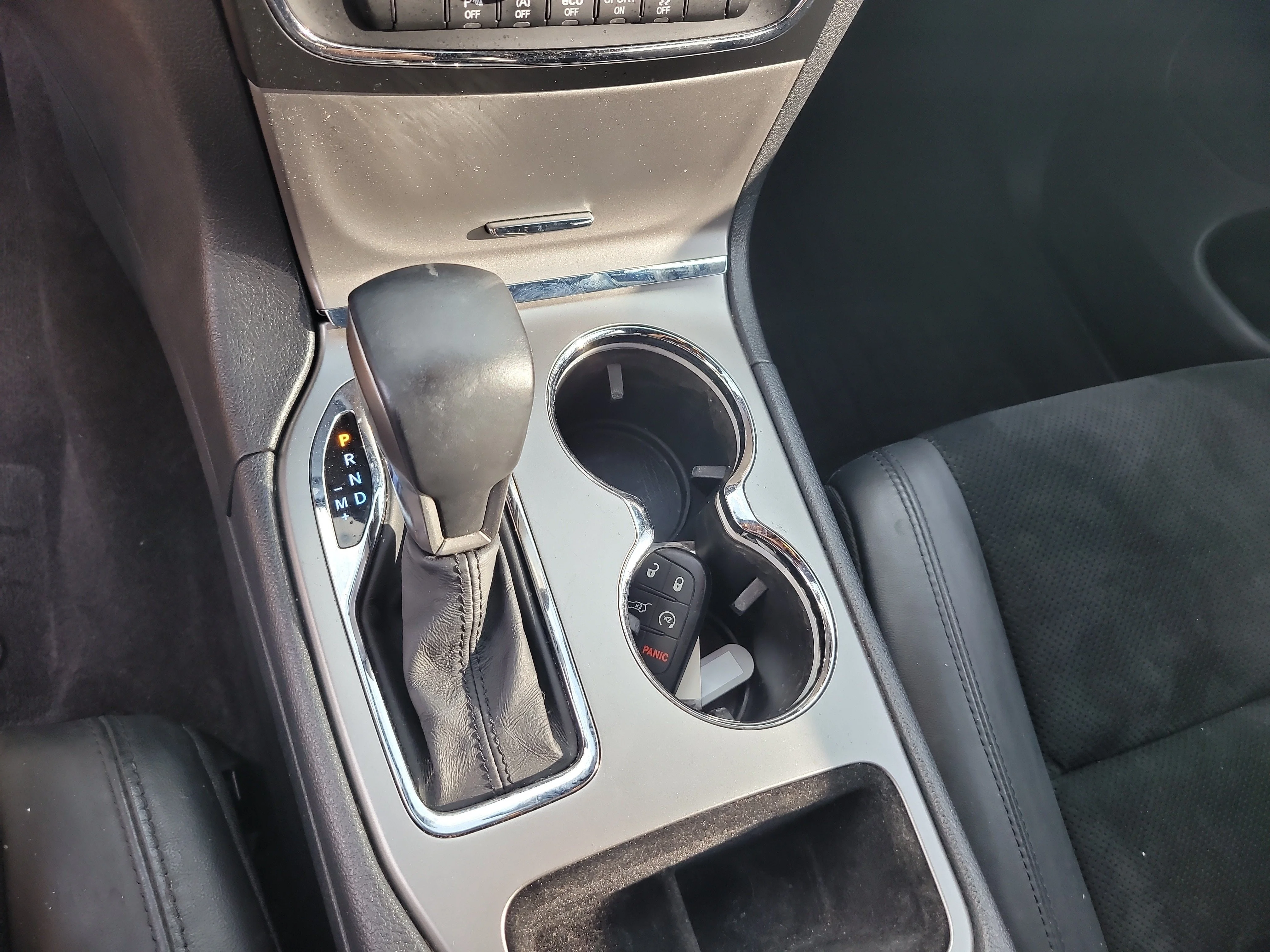 Used 2018 Rhino Clearcoat Jeep Altitude image 24