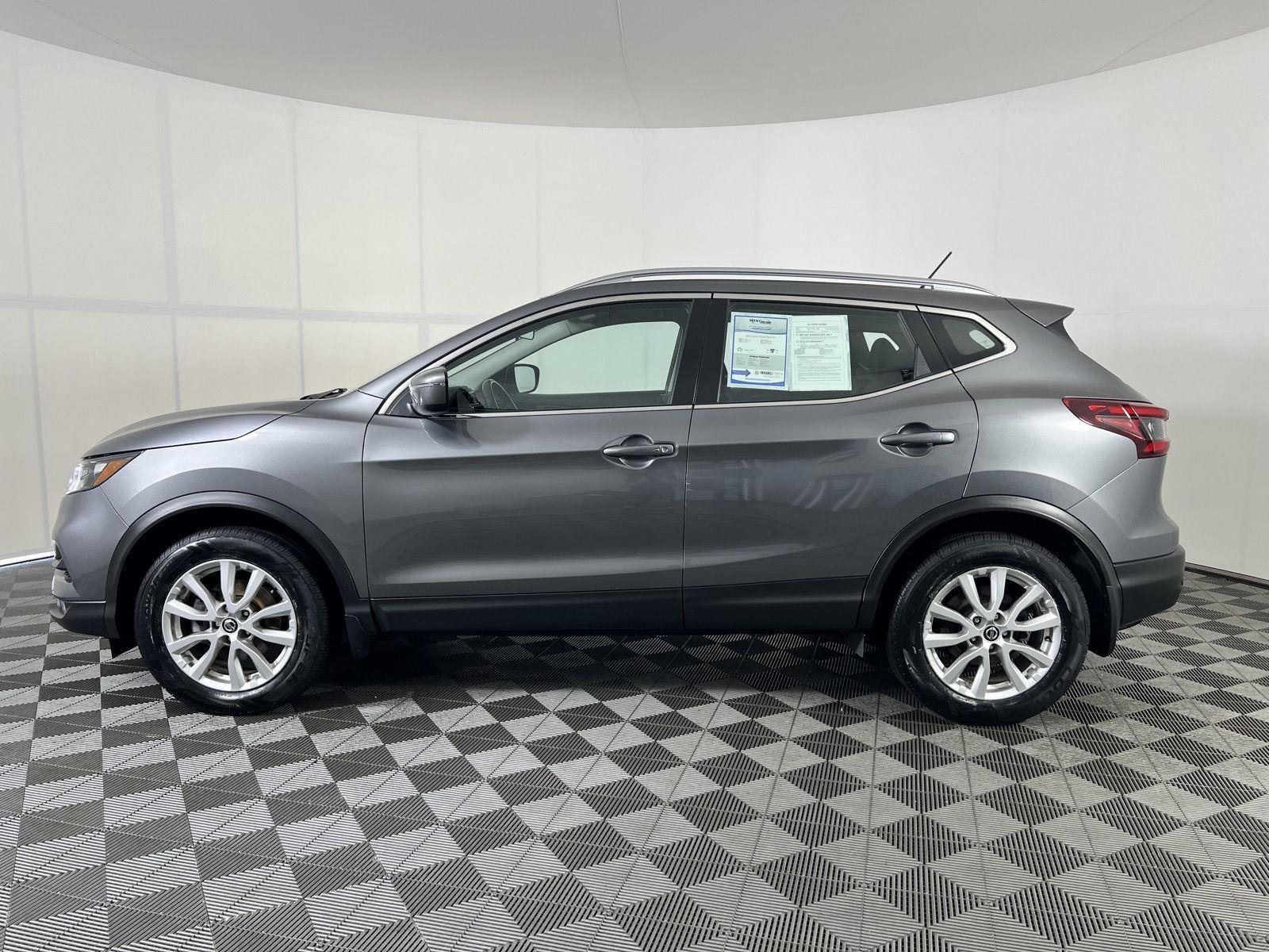 Used 2022 Gun Metallic Nissan SV image 6