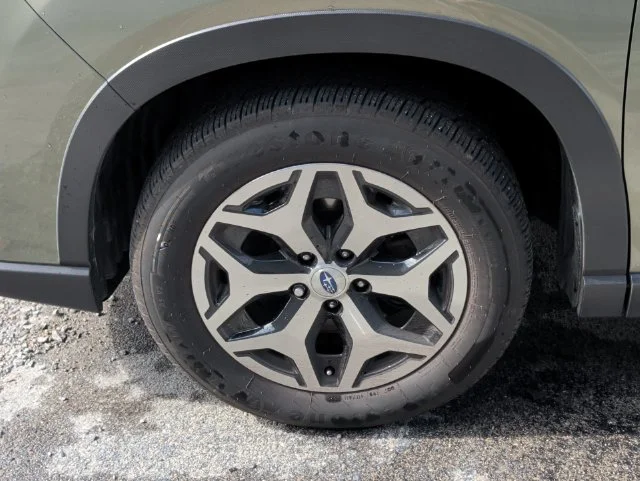 Used 2021 Green Subaru Premium image 41