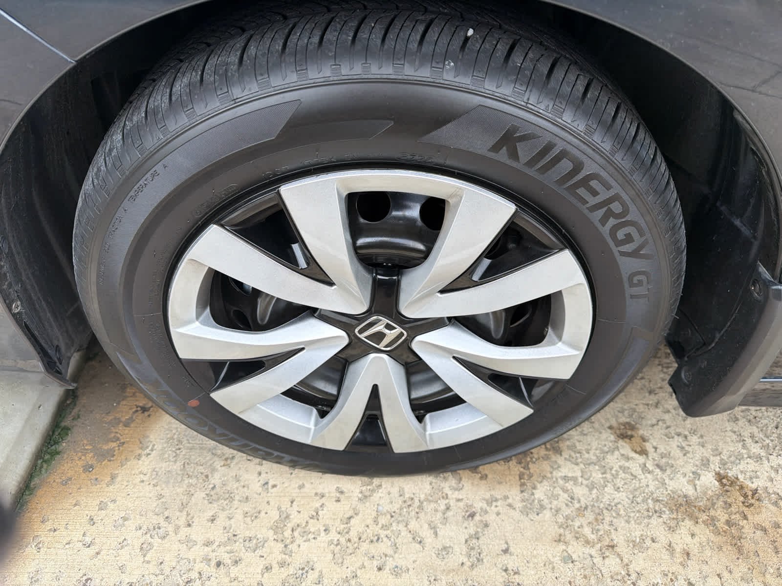 Used 2026 Meteorite Gray Metallic Honda LX image 4