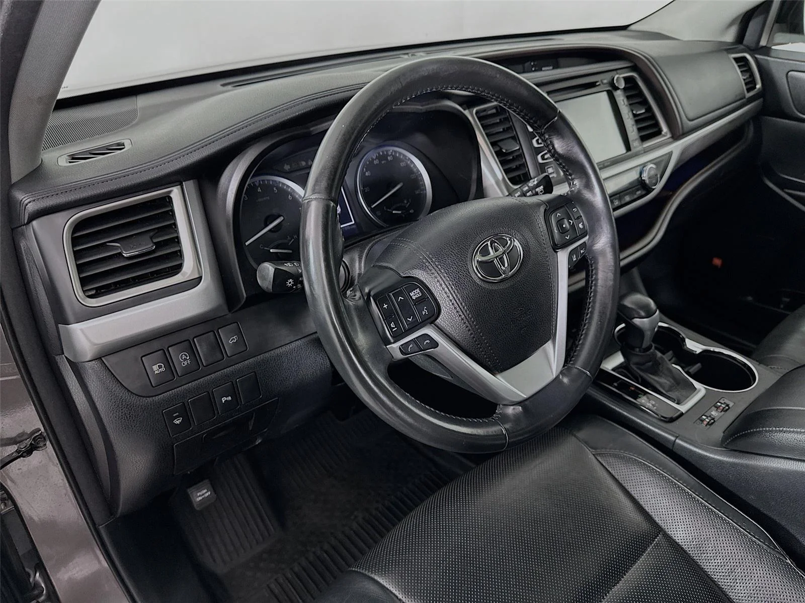 Used 2017 Predawn Gray Mica Toyota Limited image 25