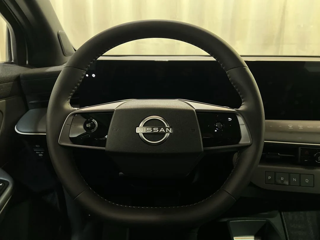 New 2026 Everest White Pearl TriCoat / Super Black Two-tone Nissan SV+ image 15