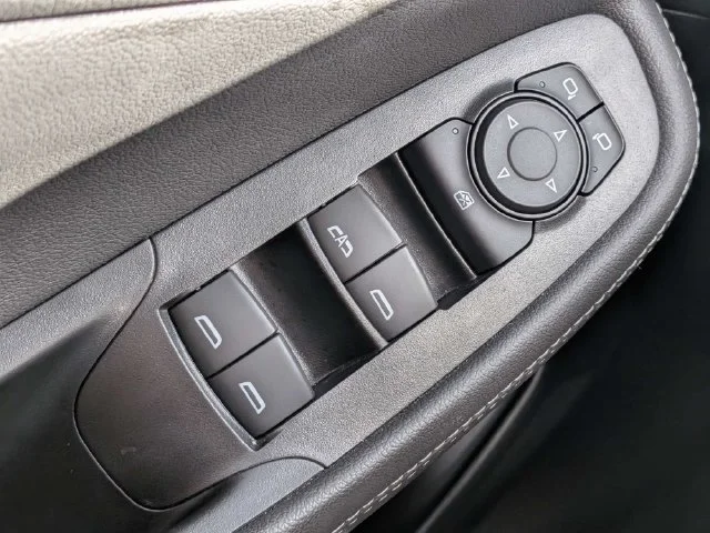 Used 2023 MOONSTONE GRAY METALLIC Buick Select image 24