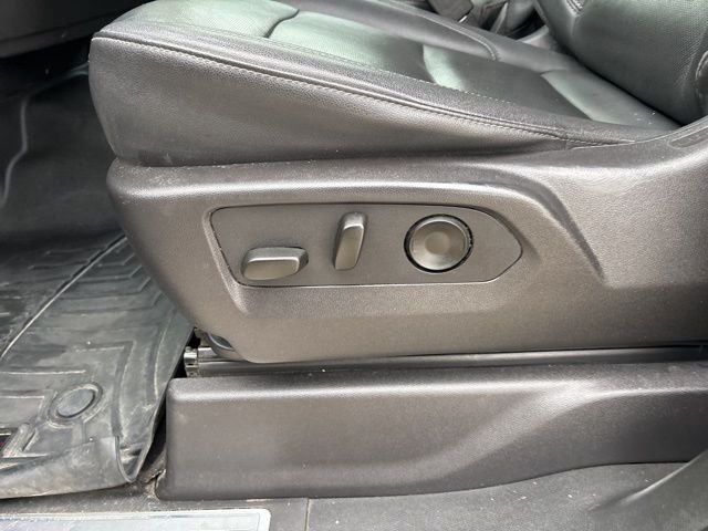 Used 2024 White GMC SLT image 15