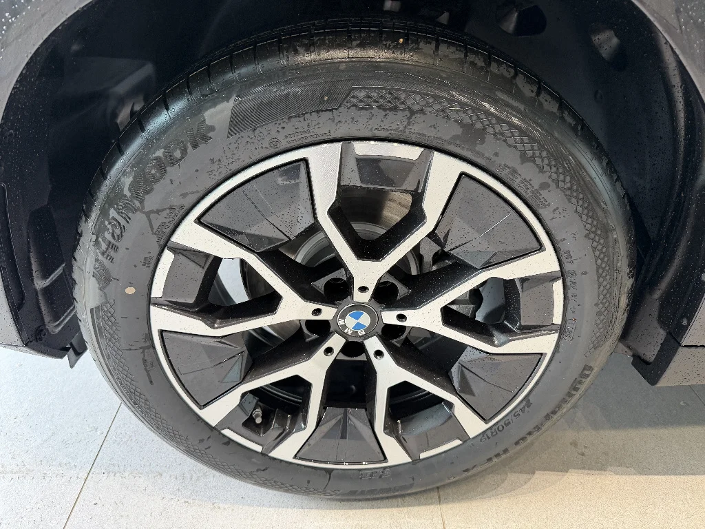 New 2026 Dark Graphite Metallic BMW 30 xDrive image 8