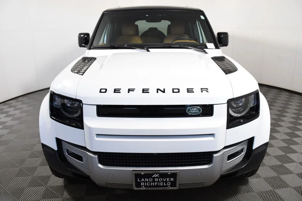 Used 2023 Fuji White Land Rover S image 10