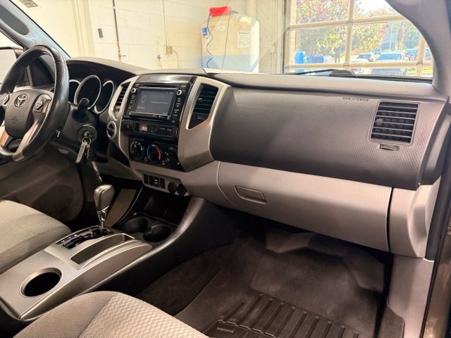 Used 2014 Tan Toyota DOUBCAB image 24
