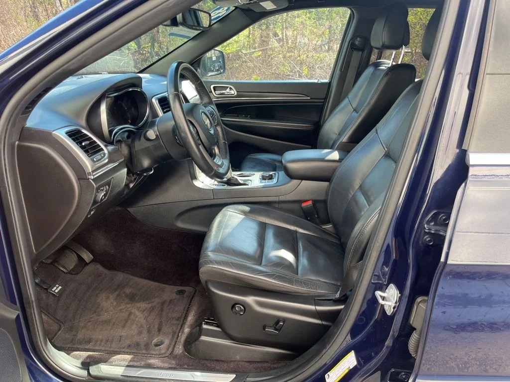 Used 2018 True Blue Jeep Limited image 13