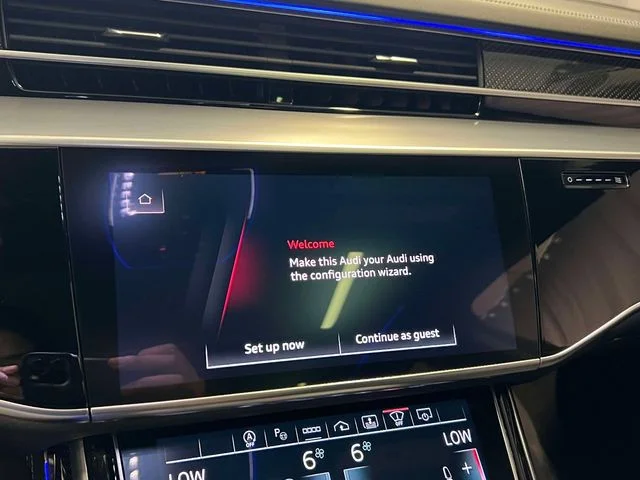 2023 Audi S8 Base - Photo 27
