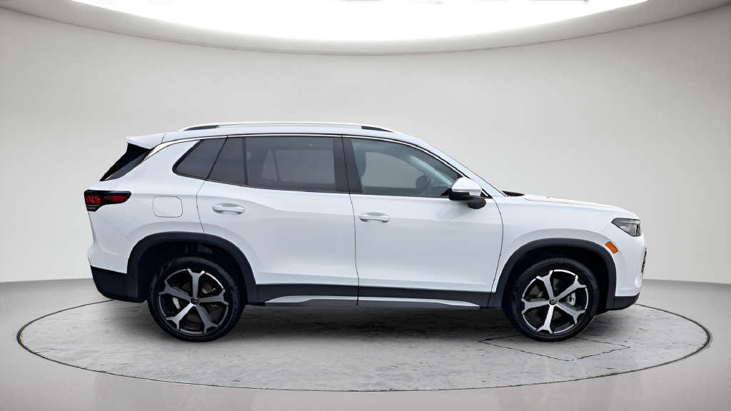New 2025 White/off-white Volkswagen 2.0T SE image 4