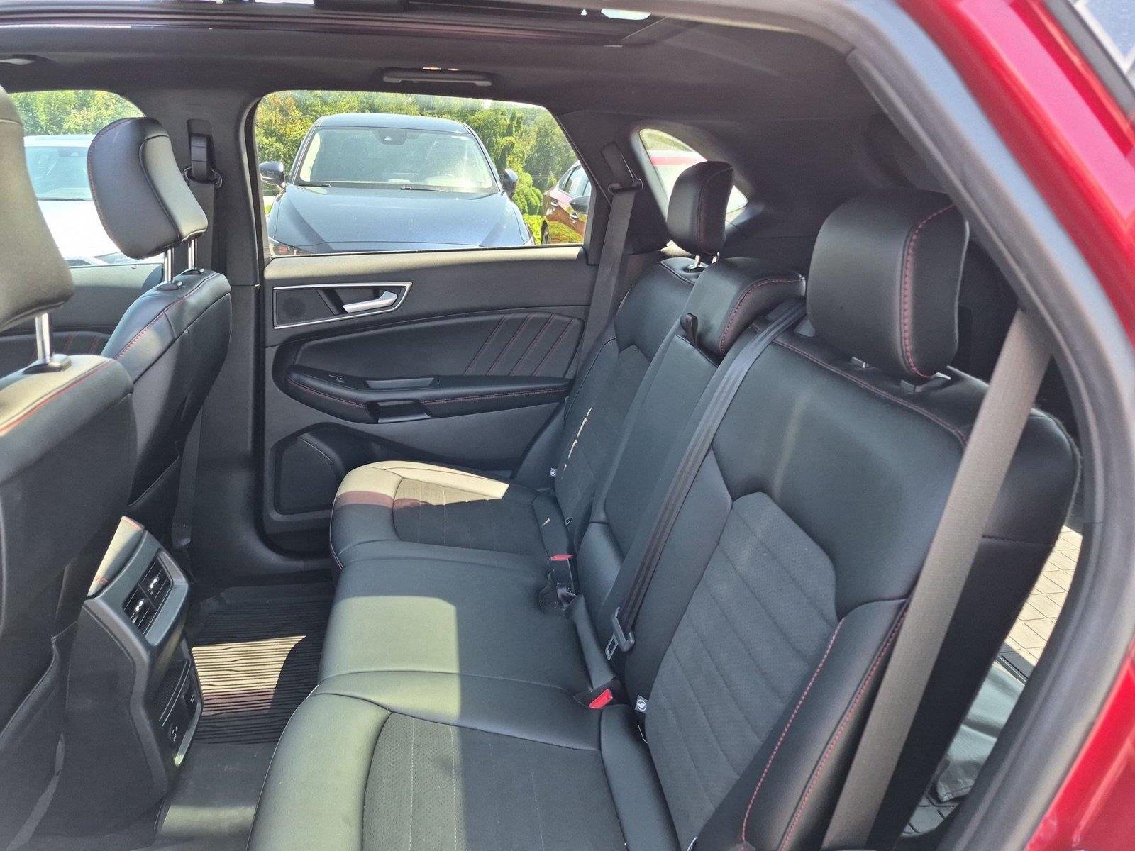 Used 2022 Rapid Red Metallic Tinted Clearcoat Ford ST-Line image 33