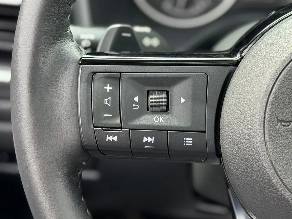 Used 2021 Gray Nissan SV image 12