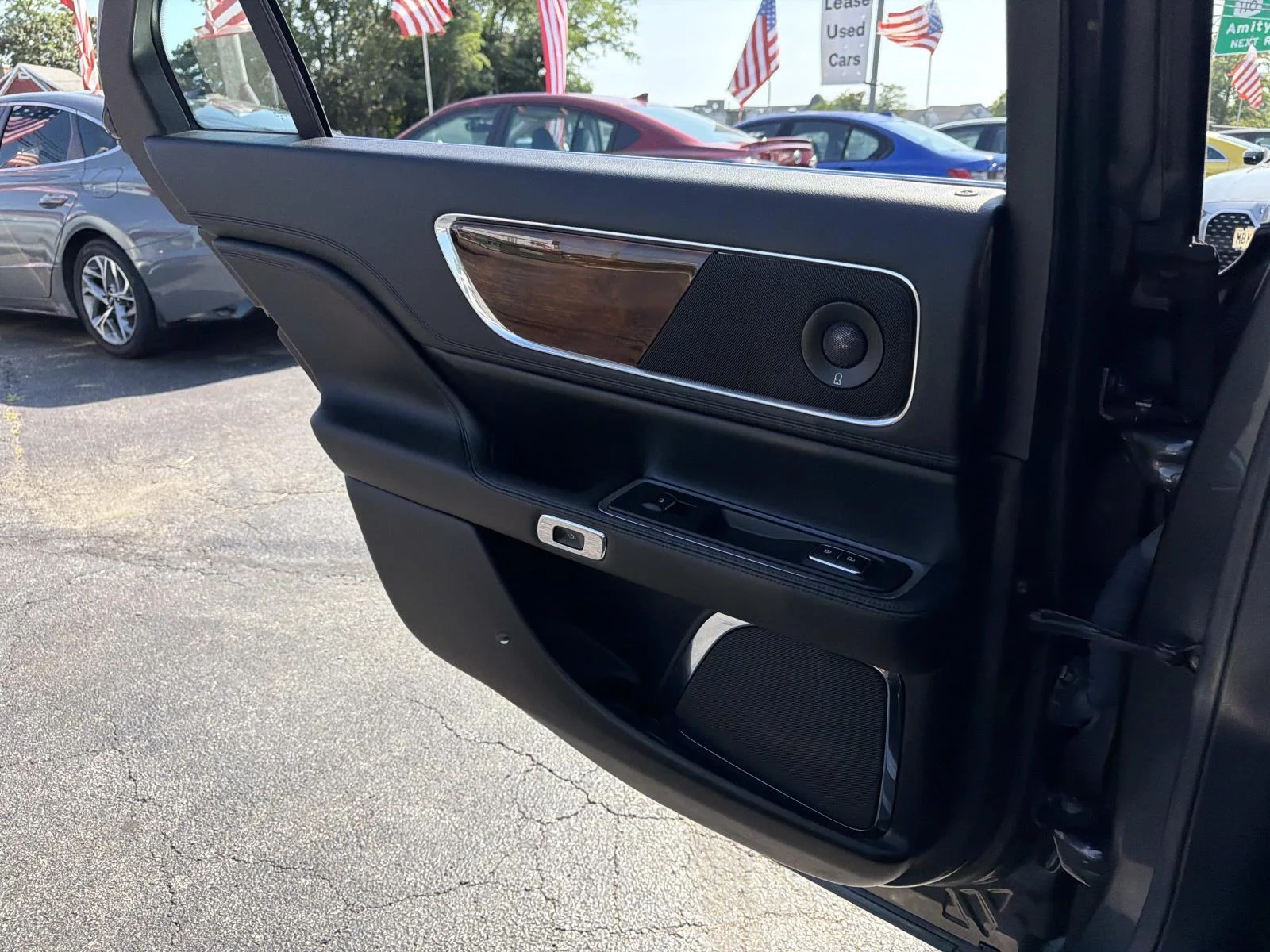 Used 2018 Gray Lincoln Reserve image 28