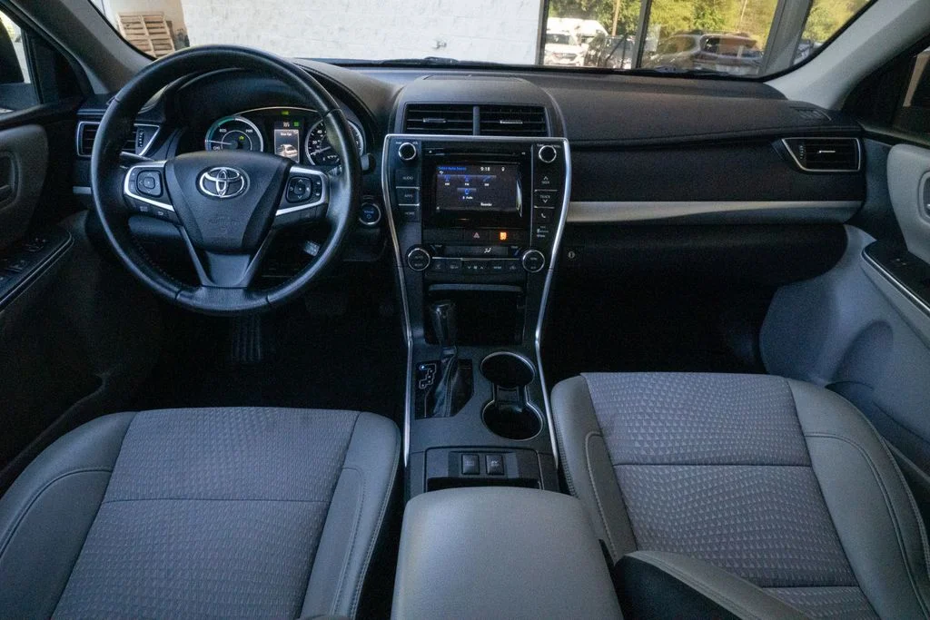 Used 2015 Red Toyota SE image 19
