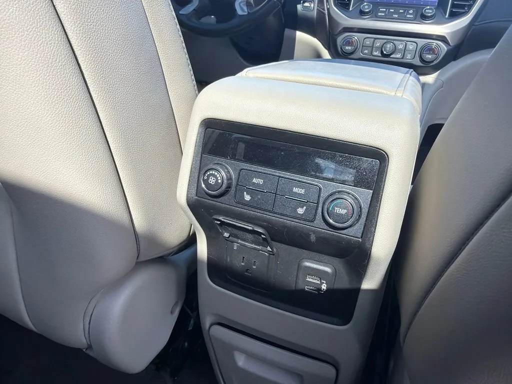 Used 2019 WHITE FROST TRICOAT GMC Denali image 15