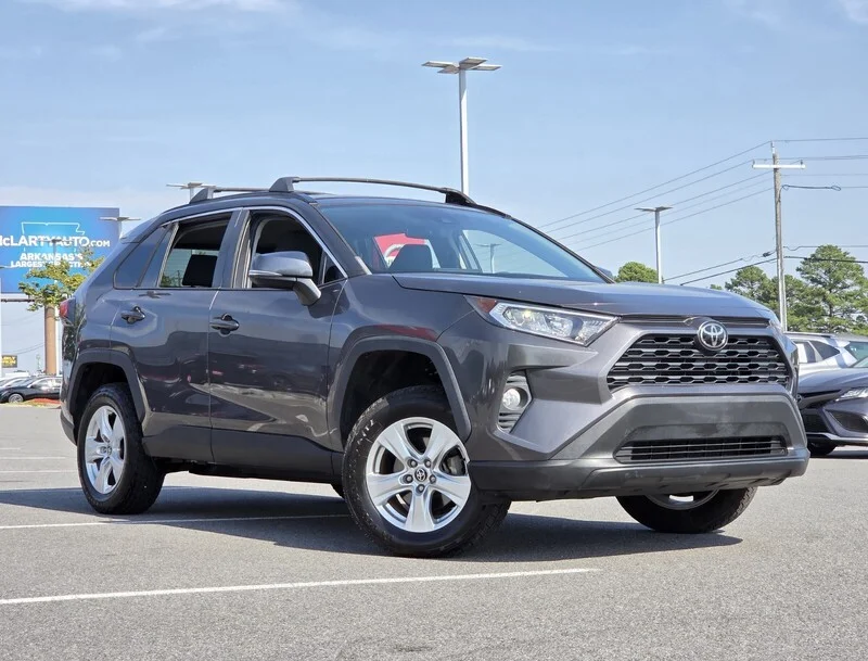 Used 2021 Magnetic Gray Metallic TOYOTA XLE FWD image 20