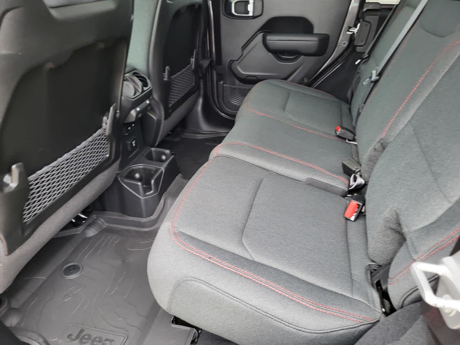 New 2026 Granite Crystal Metallic Clear-Coat Exterior Paint Jeep Rubicon image 13