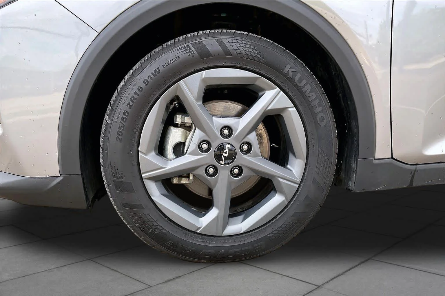 Used 2025 Steel Gray Kia LXS image 10