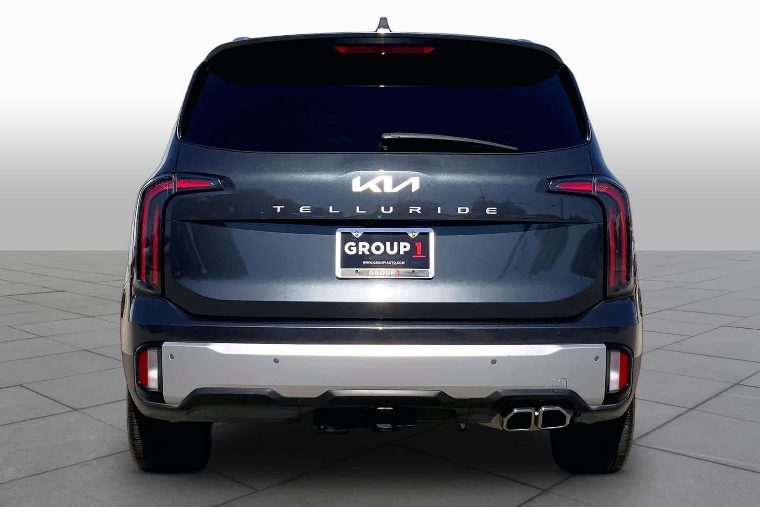 Used 2024 Gravity Gray Kia EX image 5