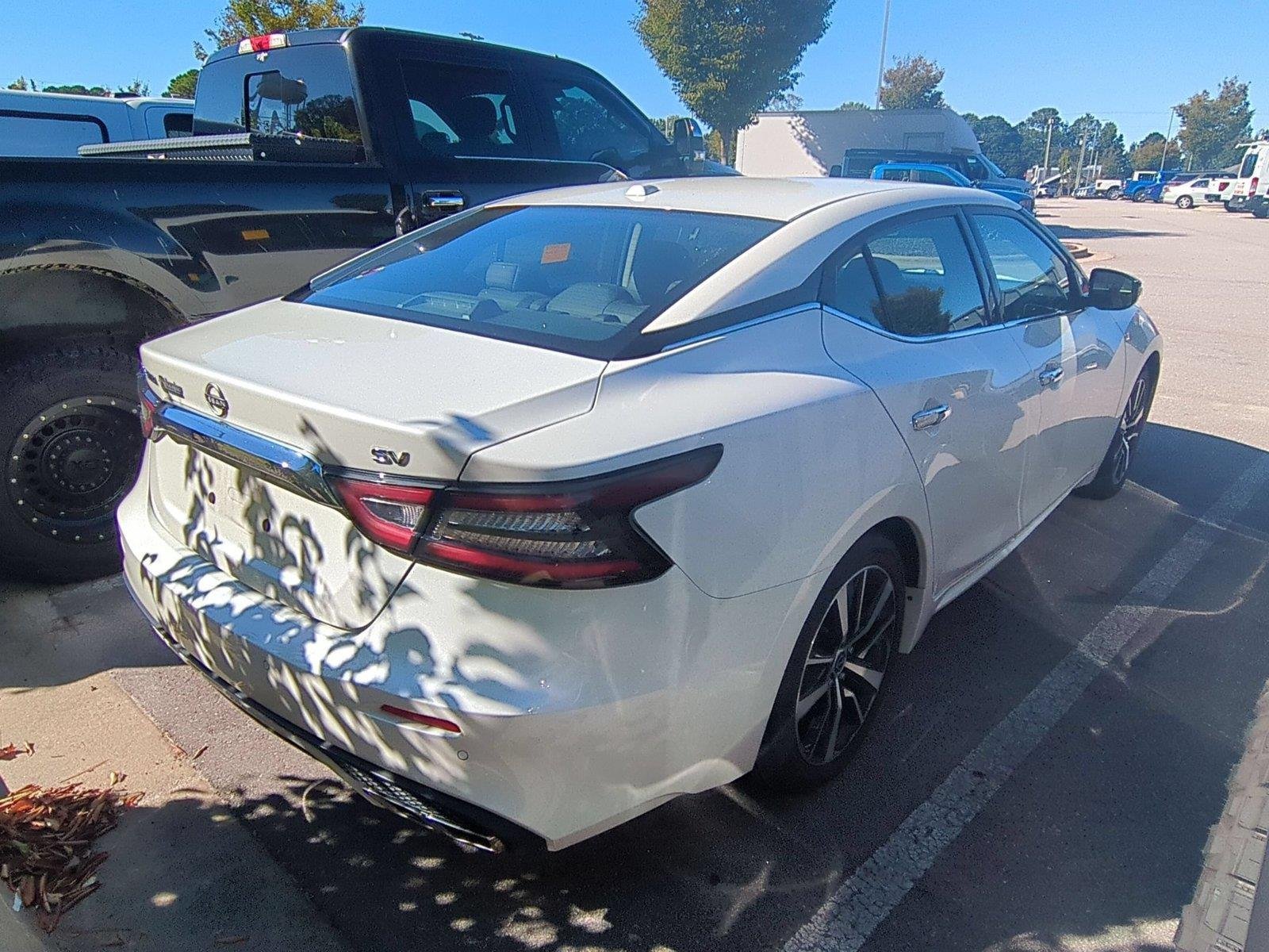 Used 2023 White Nissan SV image 4