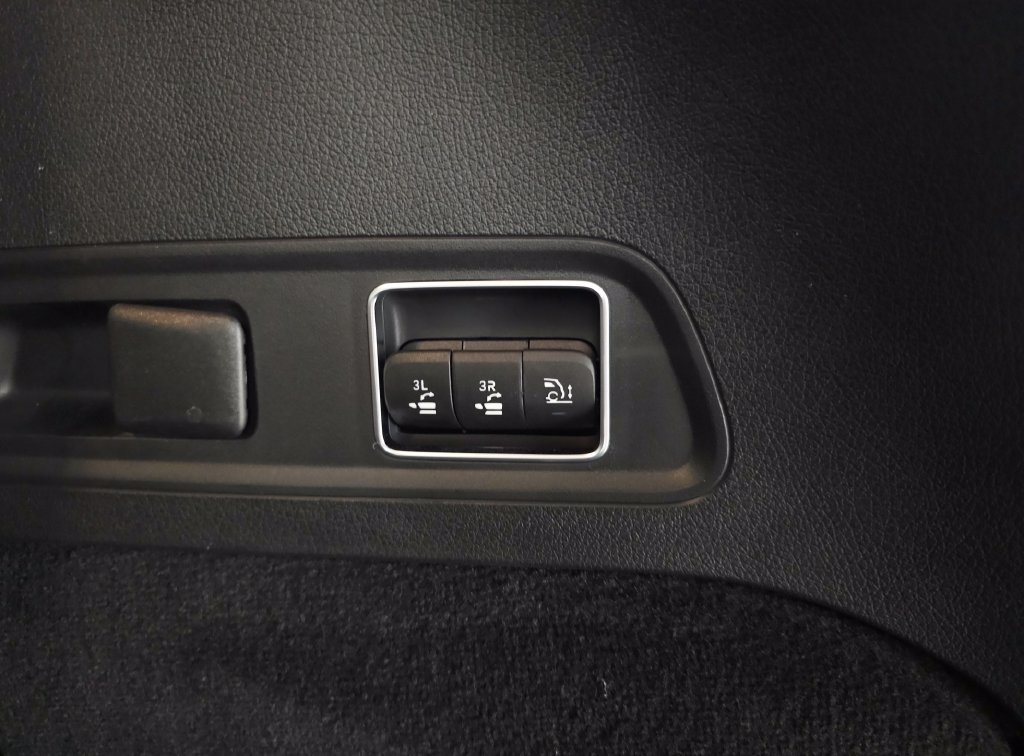 Used 2024  Mercedes-Benz GLS 580 image 7