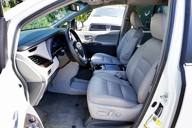Used 2015 White Toyota XLE image 13