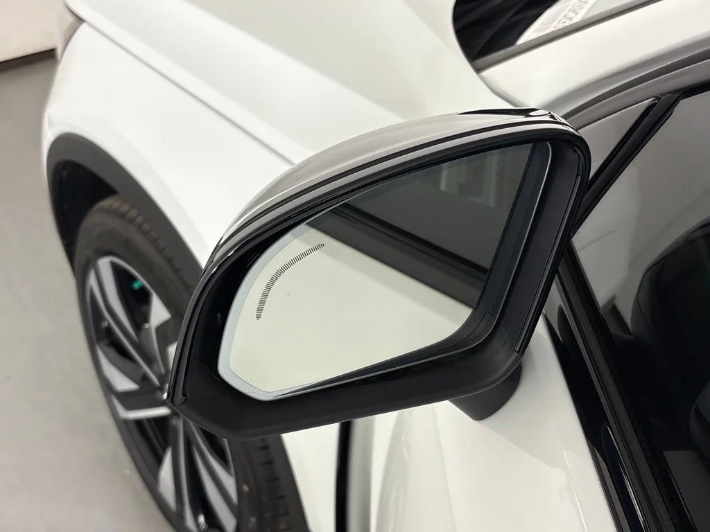 New 2026 Crystal White Volvo Plus image 13