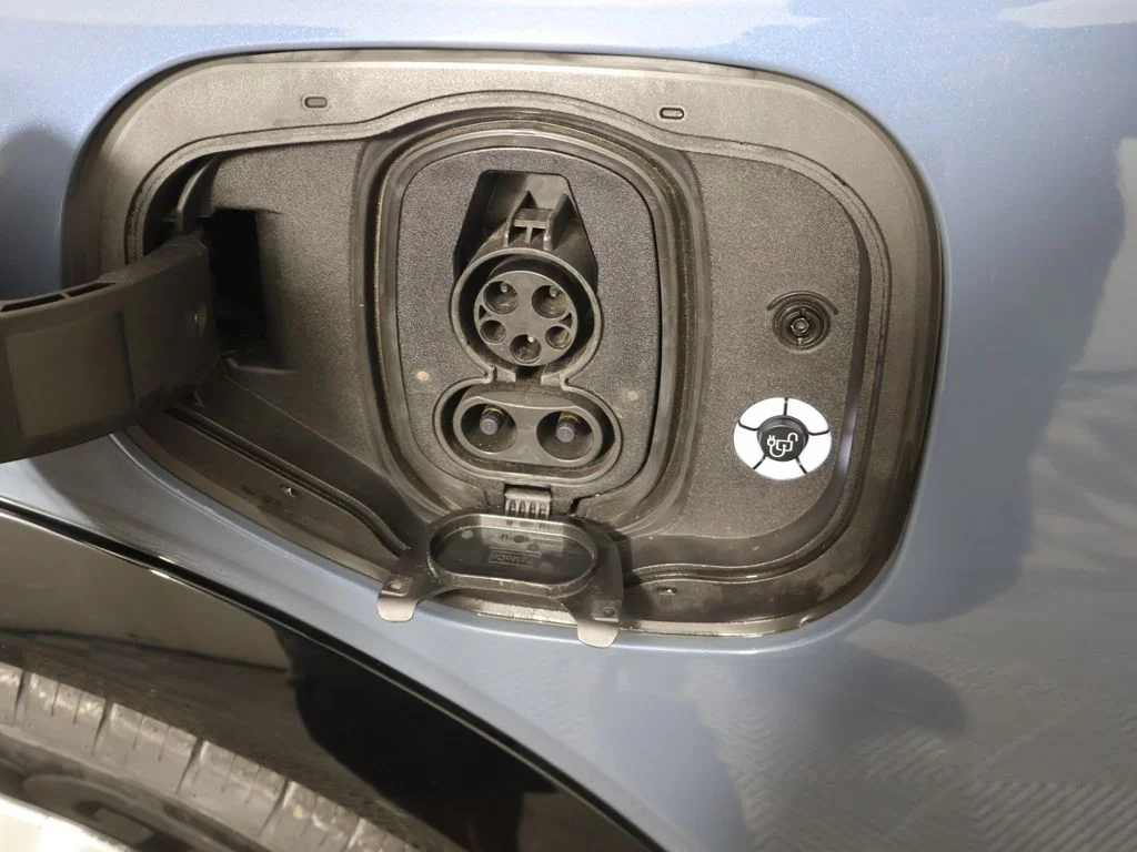 Used 2023 Blue Ford Premium image 19