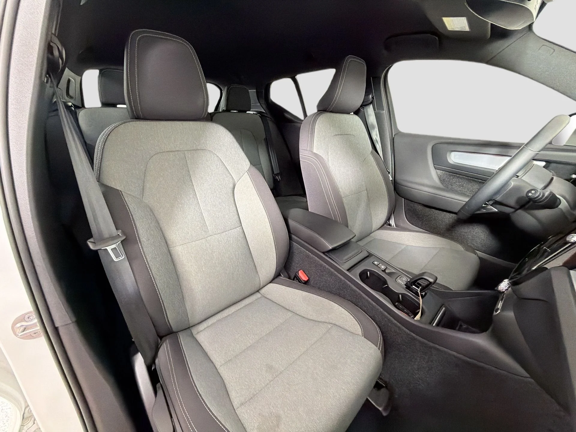 Certified Used 2023 Crystal White Volvo Core  image 26